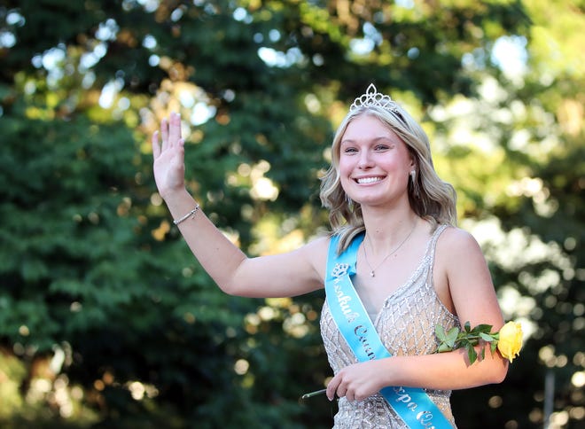 Autumn Belved of Keokuk County Expo waves during the annual Iowa State Fair Queen Coronation on the Anne and Bill Riley Stage at the Iowa State Fair on Saturday, August 12, 2023, in Des Moines.